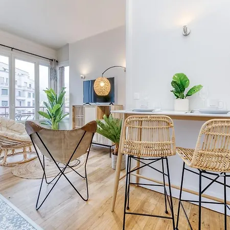 Appartement Magnifique T2, Balcon Avec Superbe Vue, Tram Au Pied *