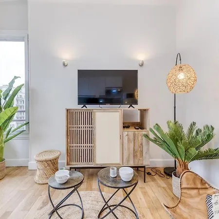 Magnifique T2, Balcon Avec Superbe Vue, Tram Au Pied Appartement *