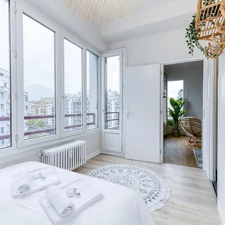 Magnifique T2, Balcon Avec Superbe Vue, Tram Au Pied * Grenoble
