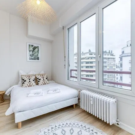 Magnifique T2, Balcon Avec Superbe Vue, Tram Au Pied Appartement *