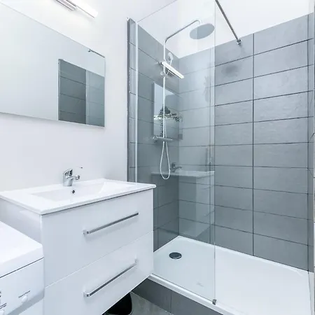 Magnifique T2, Balcon Avec Superbe Vue, Tram Au Pied Appartement *