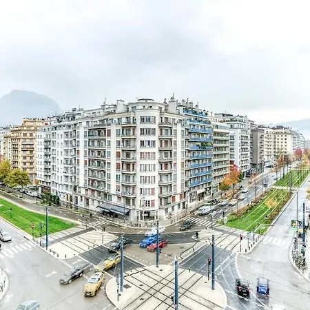 Magnifique T2, Balcon Avec Superbe Vue, Tram Au Pied *